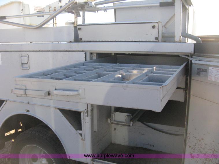 image for item B8424 1996 Chevrolet Cheyenne 3500 bucket truck