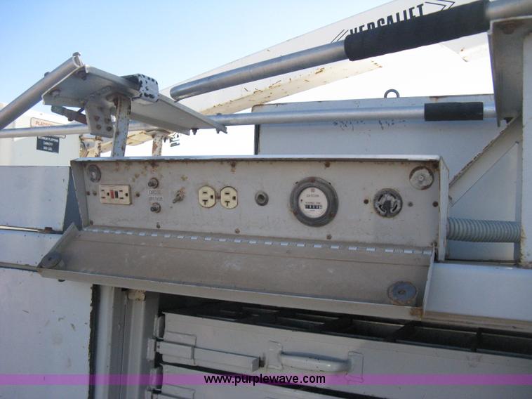 image for item B8424 1996 Chevrolet Cheyenne 3500 bucket truck