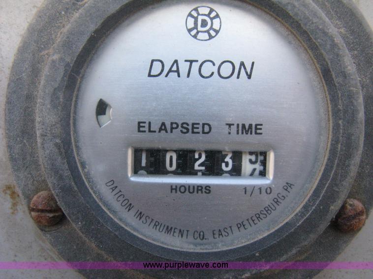 image for item B8424 1996 Chevrolet Cheyenne 3500 bucket truck