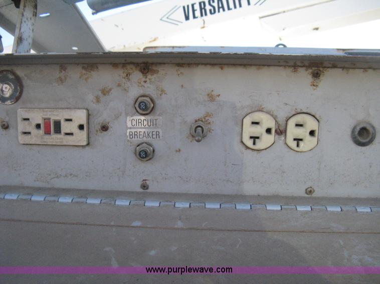 image for item B8424 1996 Chevrolet Cheyenne 3500 bucket truck