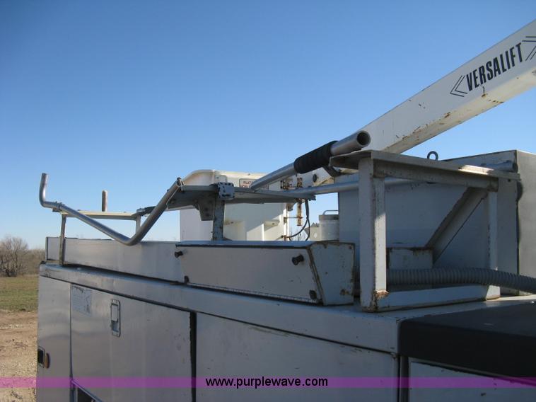 image for item B8424 1996 Chevrolet Cheyenne 3500 bucket truck