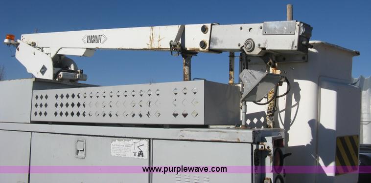 image for item B8424 1996 Chevrolet Cheyenne 3500 bucket truck