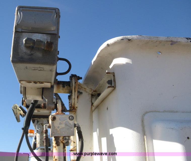 image for item B8424 1996 Chevrolet Cheyenne 3500 bucket truck