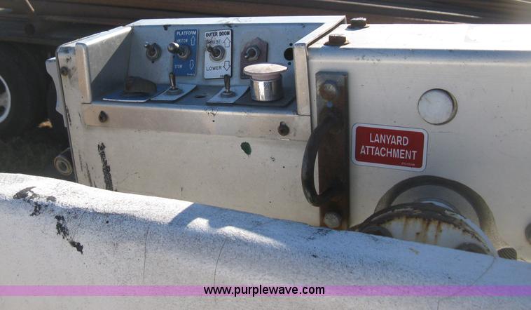 image for item B8424 1996 Chevrolet Cheyenne 3500 bucket truck