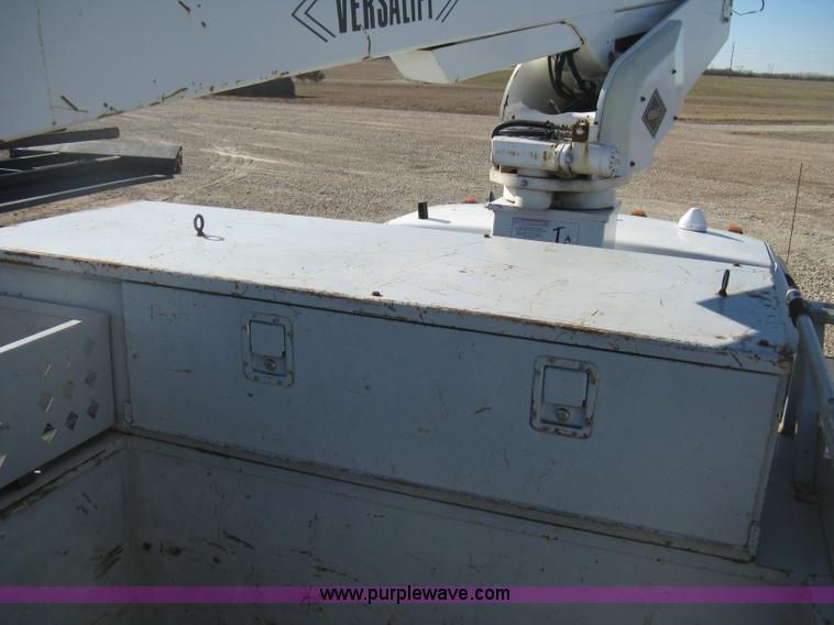 image for item B8424 1996 Chevrolet Cheyenne 3500 bucket truck