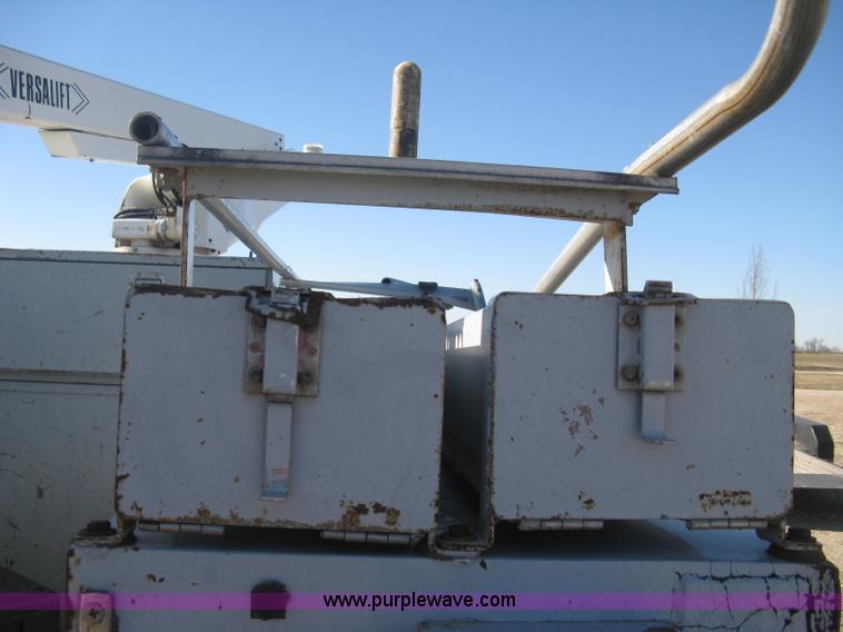 image for item B8424 1996 Chevrolet Cheyenne 3500 bucket truck