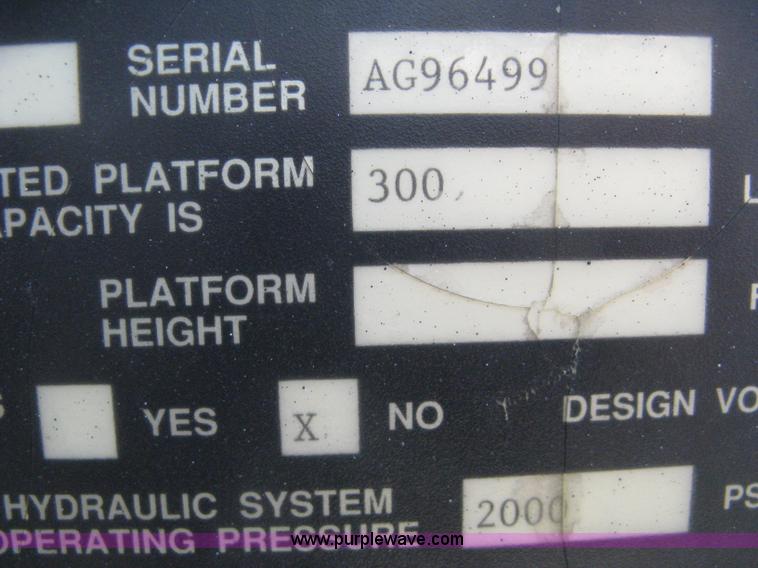 image for item B8424 1996 Chevrolet Cheyenne 3500 bucket truck