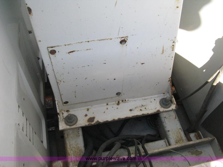 image for item B8424 1996 Chevrolet Cheyenne 3500 bucket truck