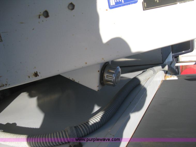 image for item B8424 1996 Chevrolet Cheyenne 3500 bucket truck