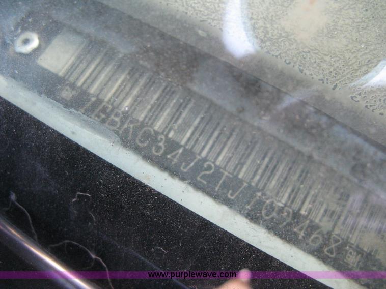 image for item B8424 1996 Chevrolet Cheyenne 3500 bucket truck