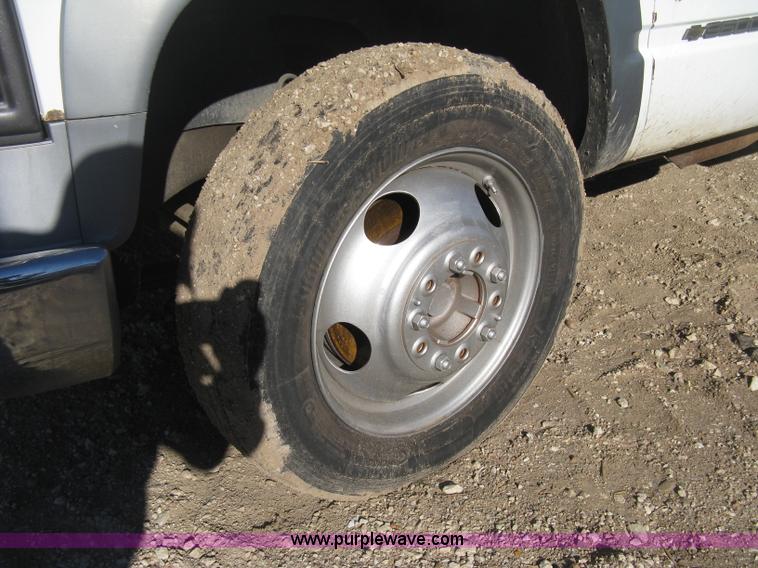 image for item B8424 1996 Chevrolet Cheyenne 3500 bucket truck