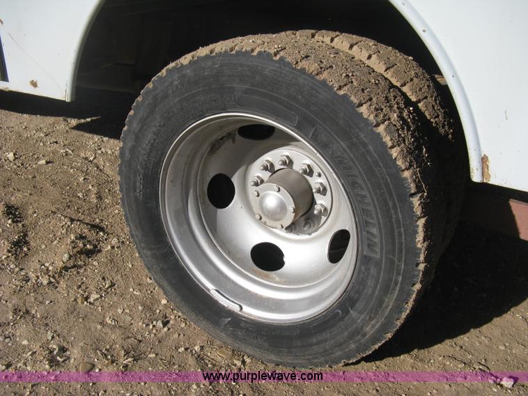 image for item B8424 1996 Chevrolet Cheyenne 3500 bucket truck