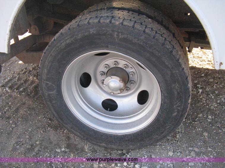 image for item B8424 1996 Chevrolet Cheyenne 3500 bucket truck