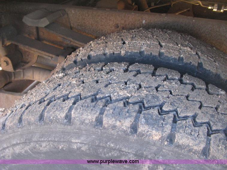 image for item B8424 1996 Chevrolet Cheyenne 3500 bucket truck