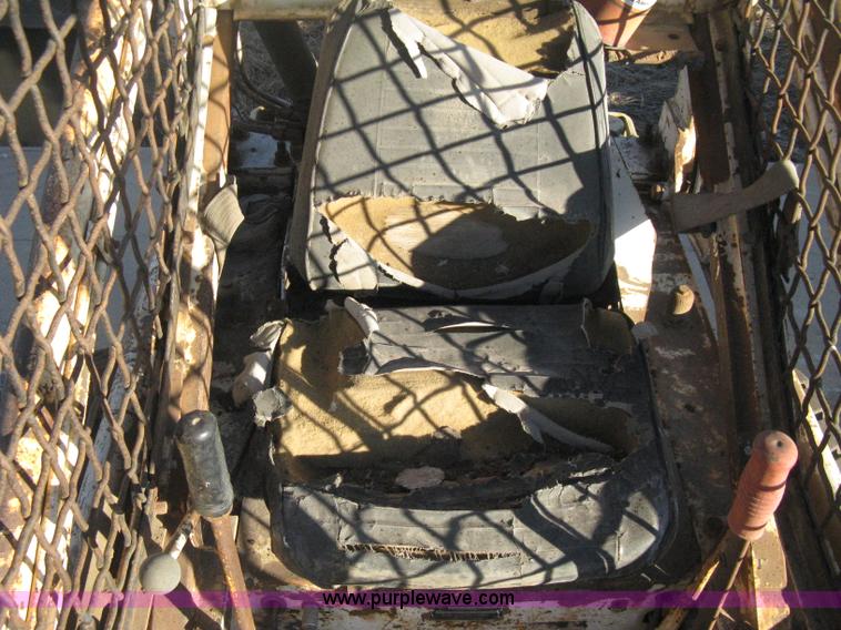 image for item B8440 1972 Bobcat 610 skid steer