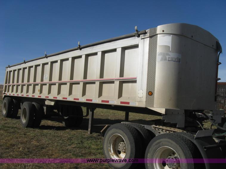 image for item B8489 1991 Travis spread axle end dump trailer