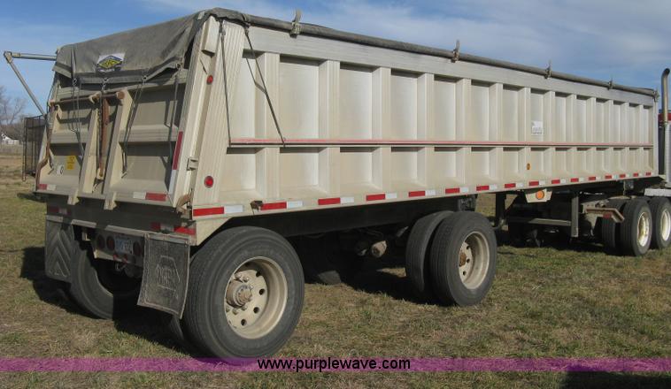 image for item B8489 1991 Travis spread axle end dump trailer