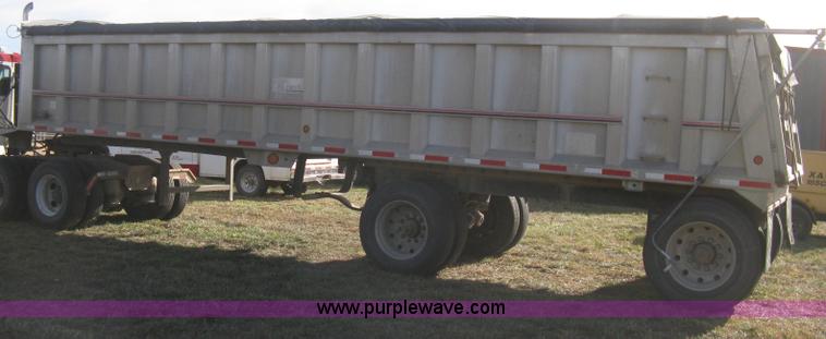 image for item B8489 1991 Travis spread axle end dump trailer