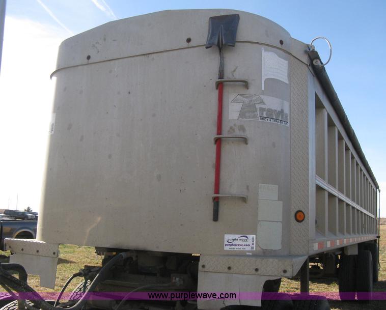 image for item B8489 1991 Travis spread axle end dump trailer