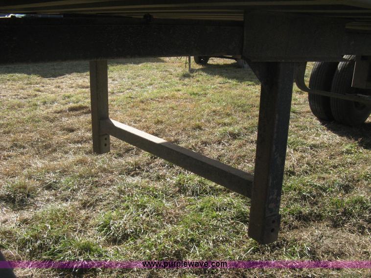 image for item B8489 1991 Travis spread axle end dump trailer