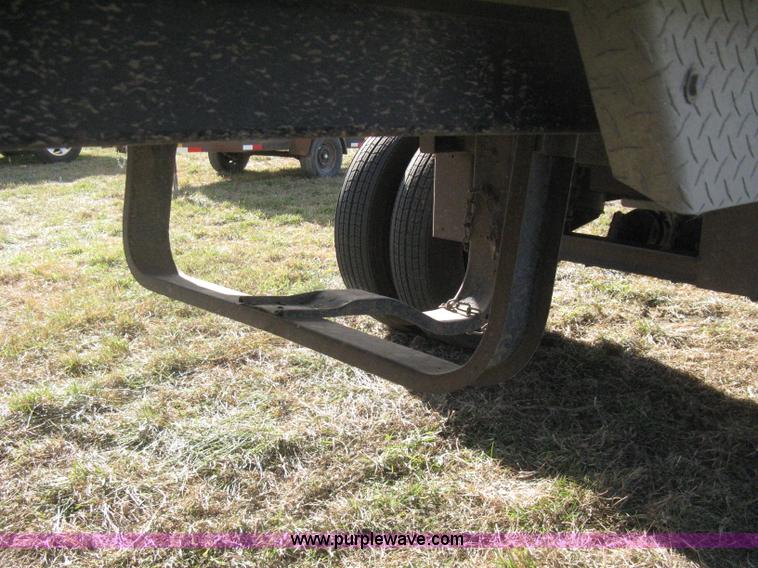 image for item B8489 1991 Travis spread axle end dump trailer