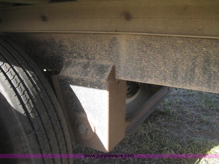 image for item B8489 1991 Travis spread axle end dump trailer