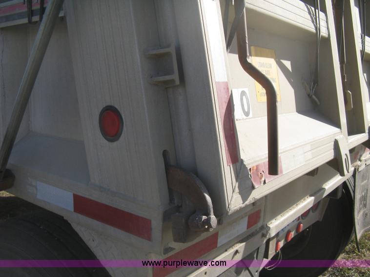 image for item B8489 1991 Travis spread axle end dump trailer