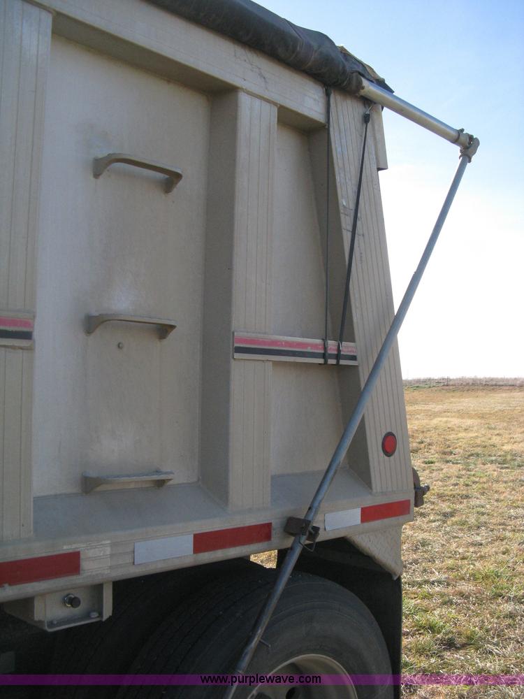 image for item B8489 1991 Travis spread axle end dump trailer