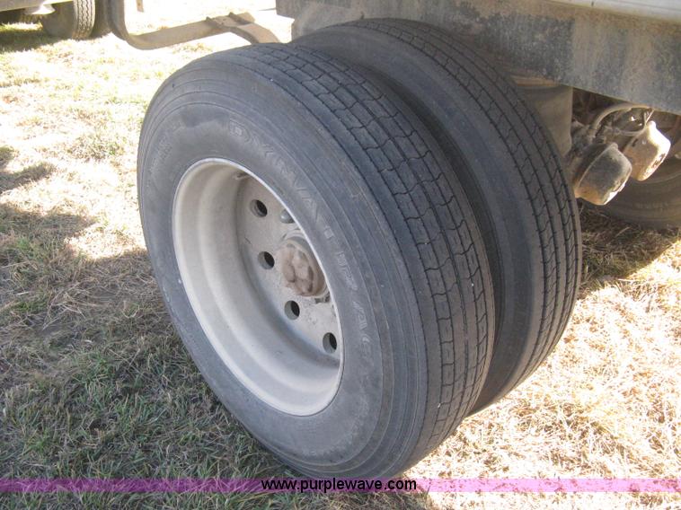 image for item B8489 1991 Travis spread axle end dump trailer