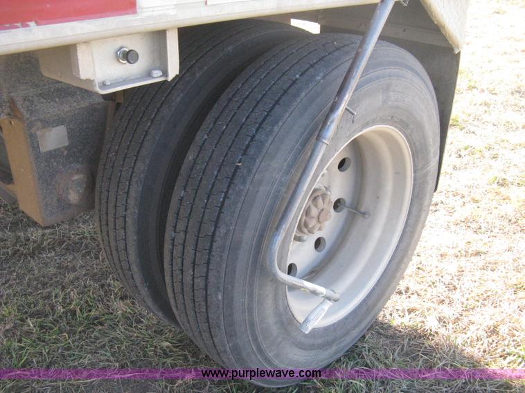 image for item B8489 1991 Travis spread axle end dump trailer