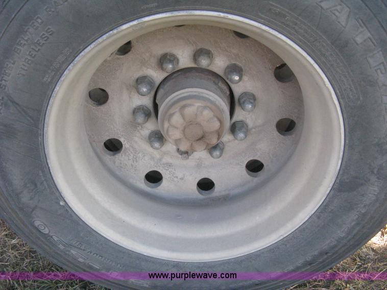 image for item B8489 1991 Travis spread axle end dump trailer