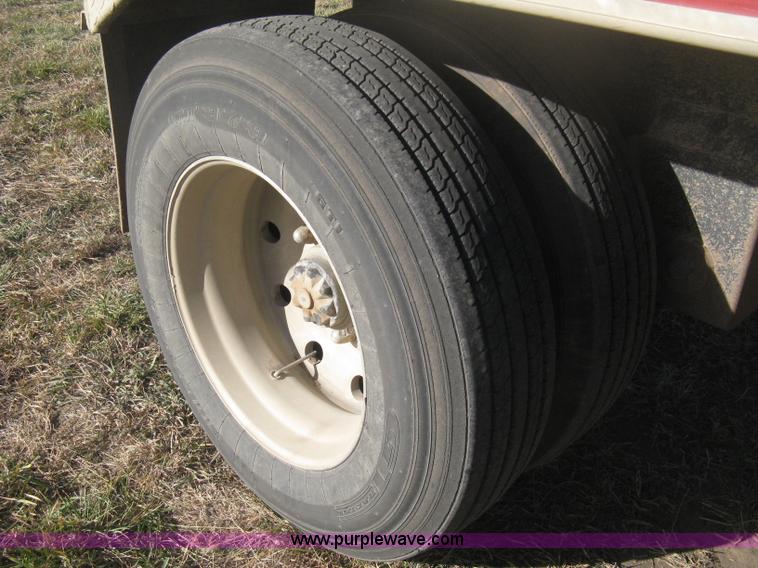 image for item B8489 1991 Travis spread axle end dump trailer