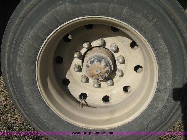 image for item B8489 1991 Travis spread axle end dump trailer