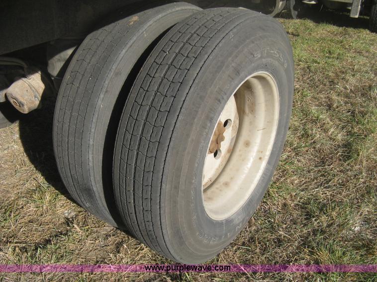 image for item B8489 1991 Travis spread axle end dump trailer