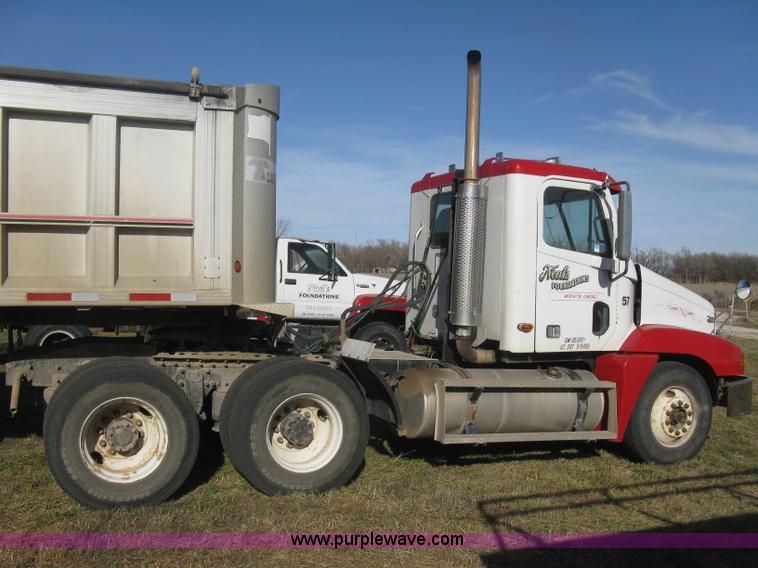 image for item B8490 2000 Freightliner Century Class tandem axle semi truck