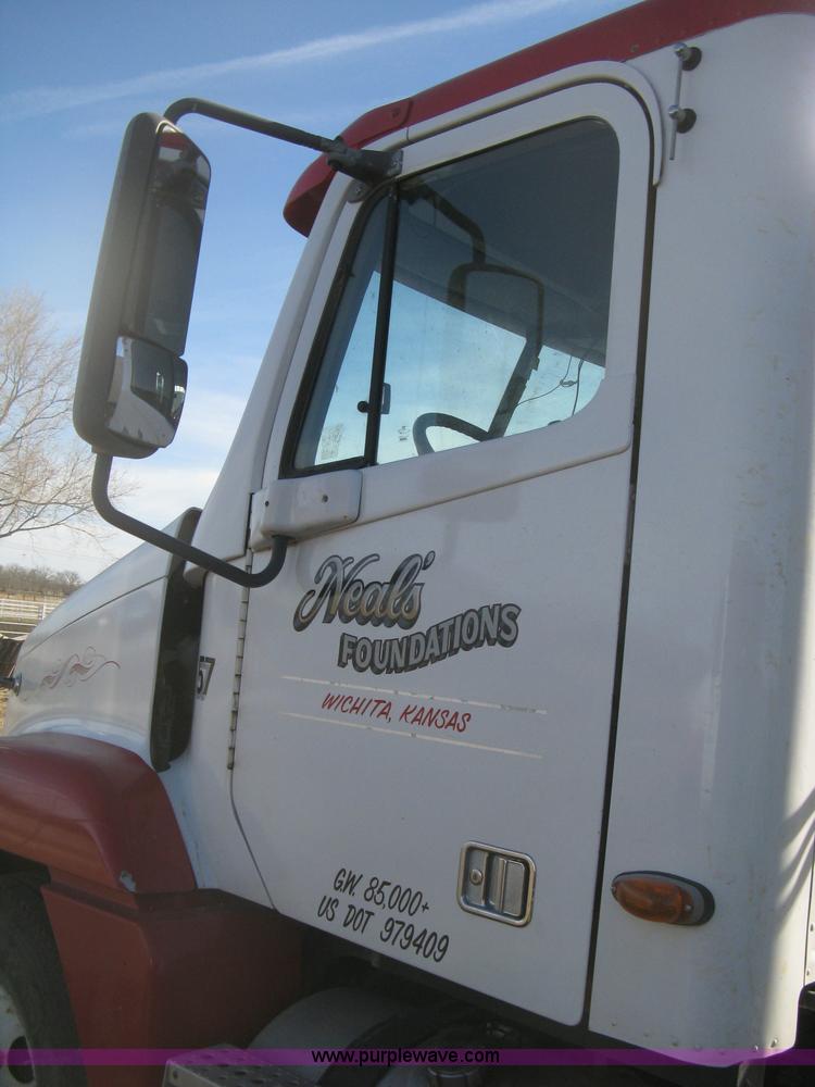 image for item B8490 2000 Freightliner Century Class tandem axle semi truck