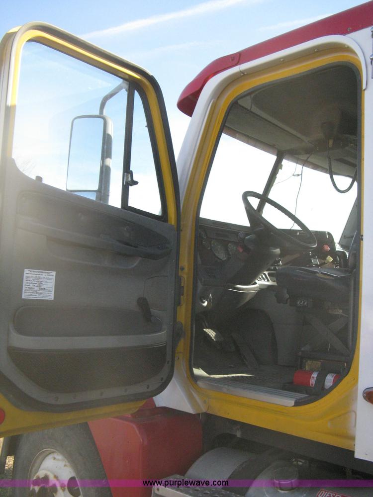 image for item B8490 2000 Freightliner Century Class tandem axle semi truck