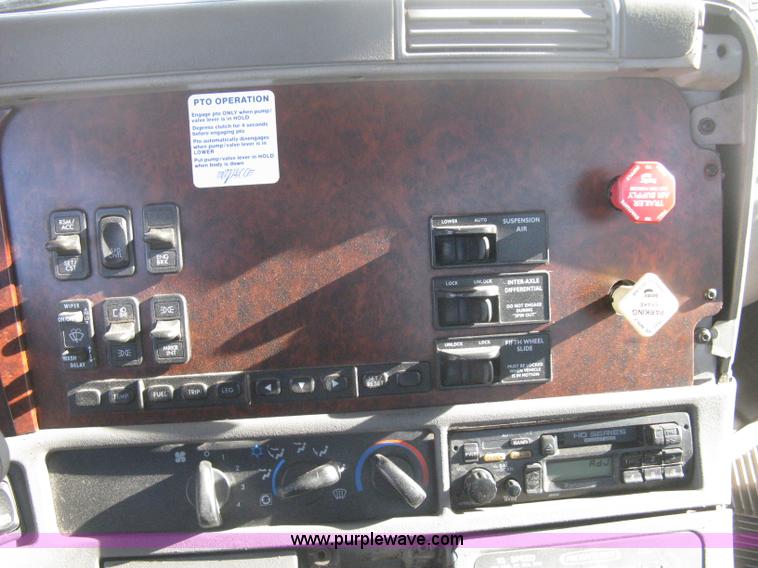 image for item B8490 2000 Freightliner Century Class tandem axle semi truck