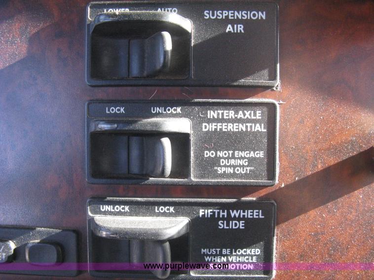 image for item B8490 2000 Freightliner Century Class tandem axle semi truck