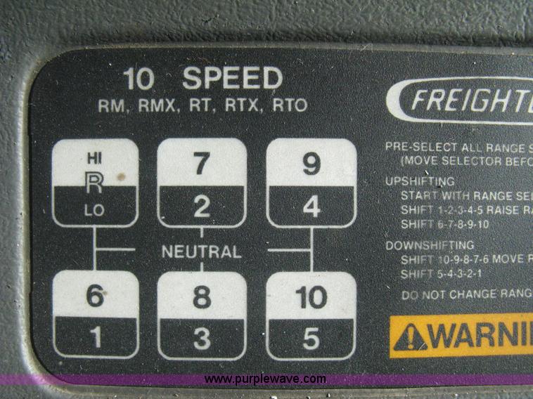 image for item B8490 2000 Freightliner Century Class tandem axle semi truck