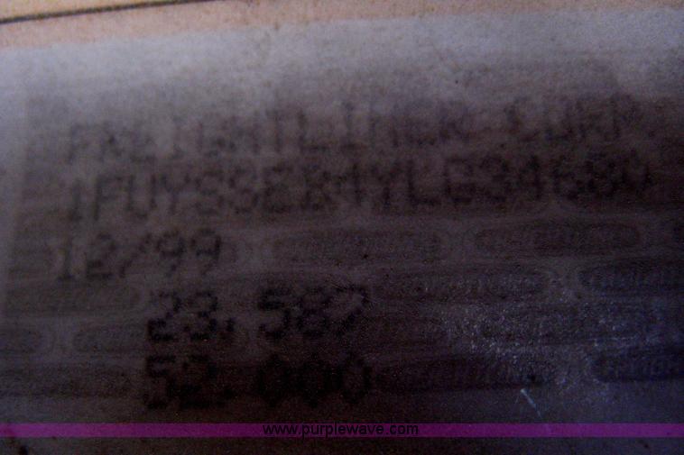 image for item B8490 2000 Freightliner Century Class tandem axle semi truck