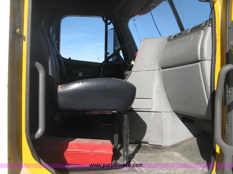 image for item B8490 2000 Freightliner Century Class tandem axle semi truck