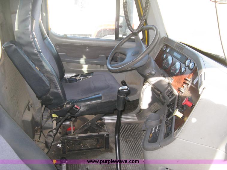 image for item B8490 2000 Freightliner Century Class tandem axle semi truck