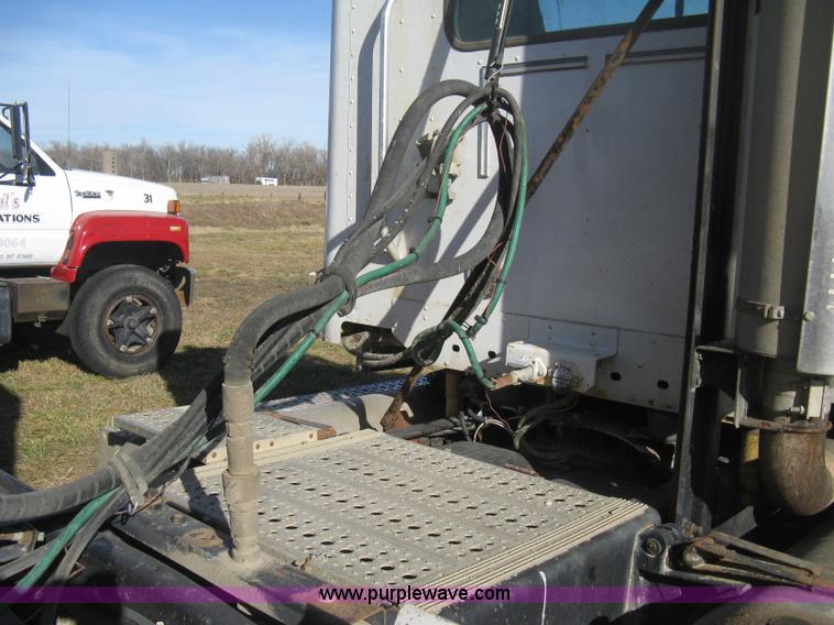 image for item B8490 2000 Freightliner Century Class tandem axle semi truck