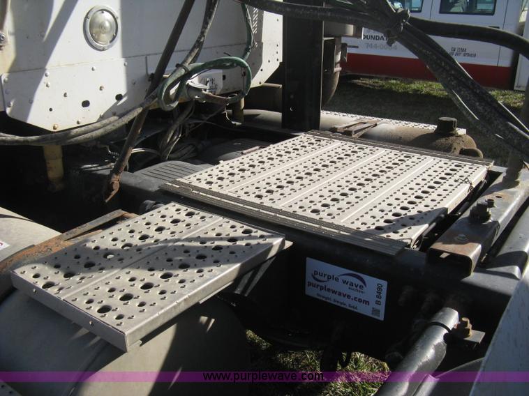 image for item B8490 2000 Freightliner Century Class tandem axle semi truck