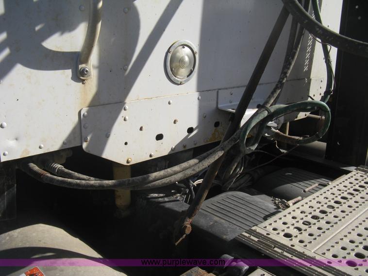 image for item B8490 2000 Freightliner Century Class tandem axle semi truck