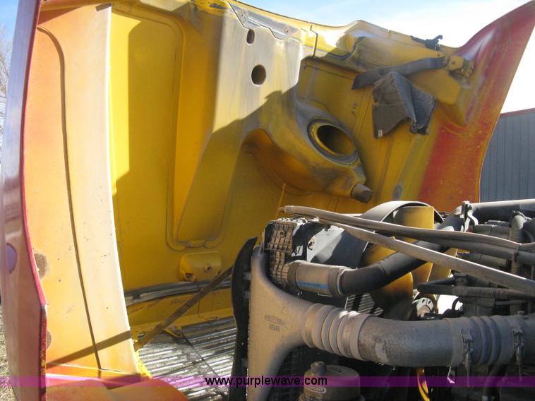 image for item B8490 2000 Freightliner Century Class tandem axle semi truck