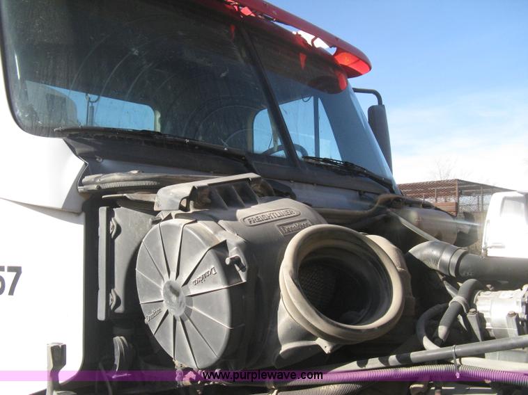 image for item B8490 2000 Freightliner Century Class tandem axle semi truck