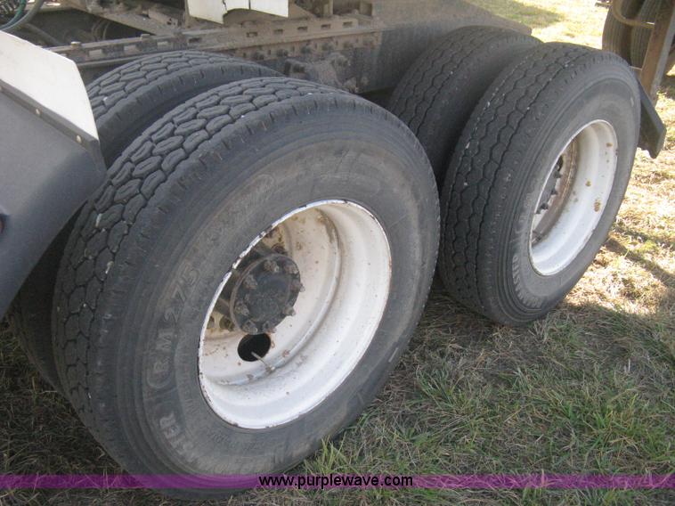 image for item B8490 2000 Freightliner Century Class tandem axle semi truck