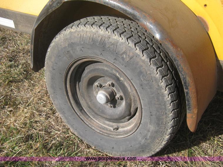 image for item B8492 1993 Atlas Copco XAS90 portable air compressor